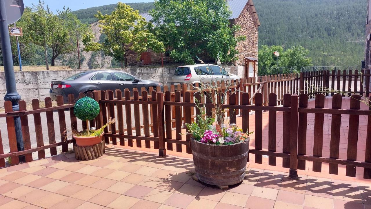 Apartamentos Castiello De Jaca 3000 Eksteriør billede