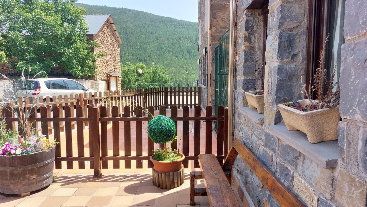 Apartamentos Castiello De Jaca 3000 Eksteriør billede
